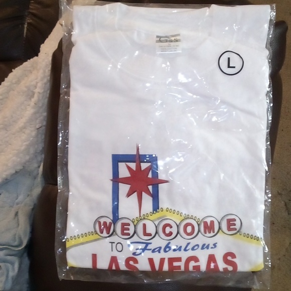 NIB - Welcome To Fabulous LAS VEGAS Nevada Short Sleeve T-Shirt - Size L… - Picture 1 of 3